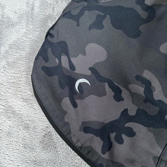 Zyia Active Reversible Camo Shorts Women’s Size Large – Performance Athletic Gym - Picture 3 of 8